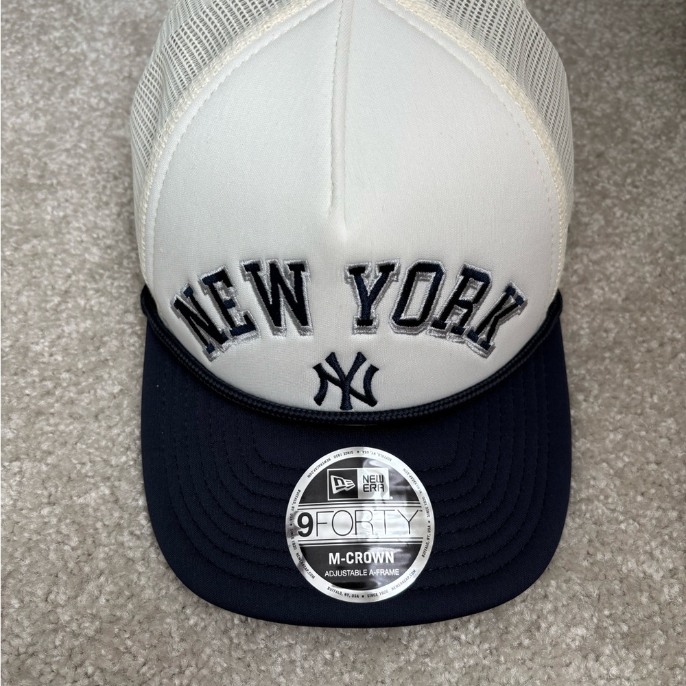 New Era Adult New York Yankees MLB White Arch Glitz 9Forty Adjustable Hat - OSFA